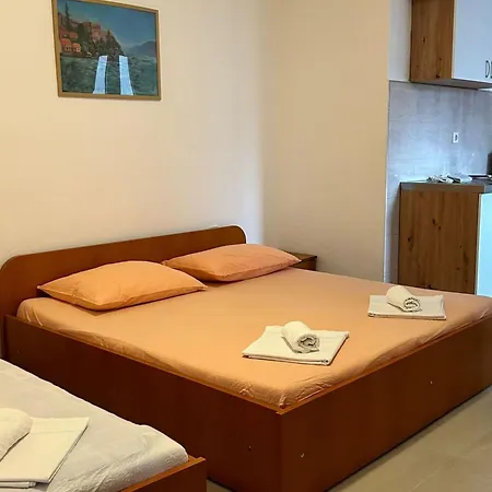 Apartman Adriana 2 *