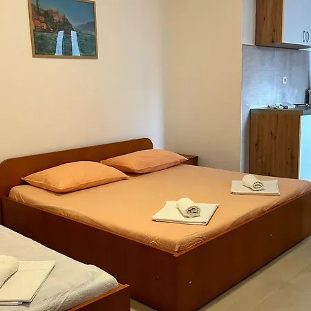 Adriana 2 Apartman *